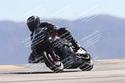 media/Oct-13-2025-Moto Forza (Mon) [[a66d839500]]/3-B Group/Session 4 (Turn 9)/